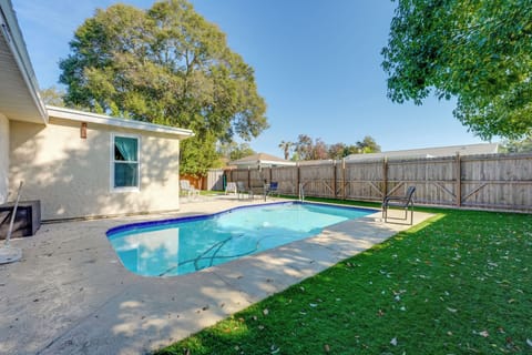 Palm Harbor Vacation Rental | Studio | 1BA | 350 Sq Ft | 1 Step Required
