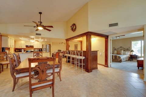 Dining Area | Dishware/Flatware Provided