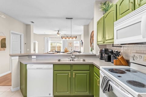 Fully equipped kitchen 