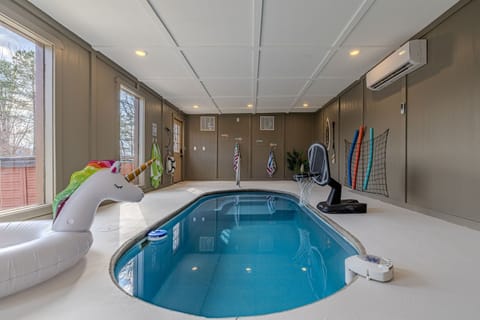 Private, Indoor Heated Splash Pool your kids will love! 
15' Long x 6.9' wide X 3.9' deep.