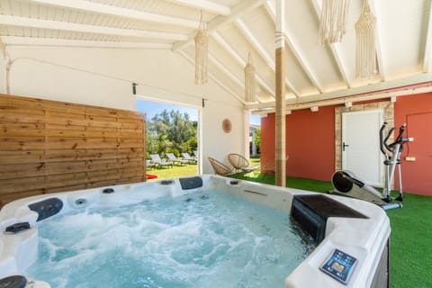 Indoor spa tub