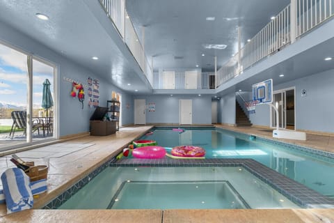 Pool | Heated Water | Basketball Hoop & Colorful Floats
