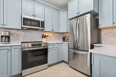 Full kitchen ready for beach snacks, big breakfasts, and easy dinners.