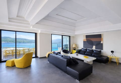 Luxurious waterfront T4 duplex - Sea view & Jacuzzi - 801 Apartment in Propriano