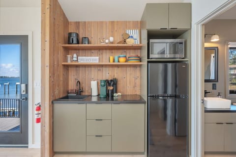 A neat and spotless kitchen made for comfortable cooking