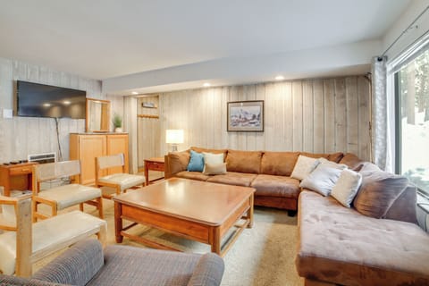 Mammoth Lakes Vacation Rental | 2BR | 2BA | 928 Sq Ft | Steps to Enter