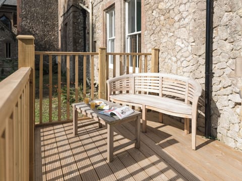 Sitting-out-area | The Old Kitchens, TOTLAND BAY