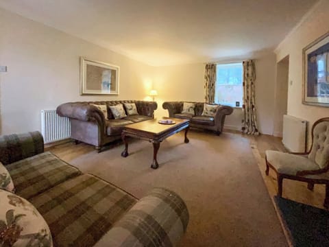 Living area | Grieves Cottage - The Garden Holidays, Cupar