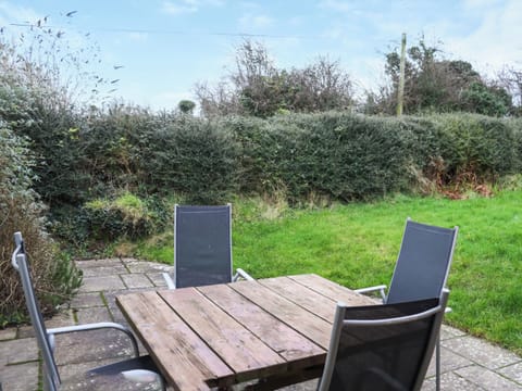 Sitting-out-area | Llwy Garu, Pembroke