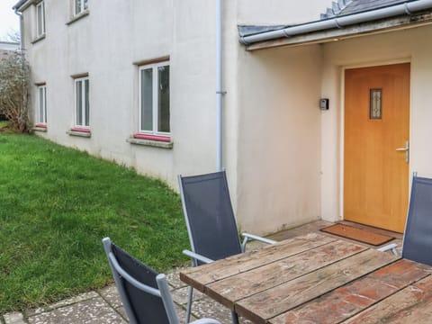 Sitting-out-area | Llwy Garu, Pembroke