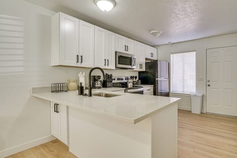 House (4 Bedrooms) | Interior