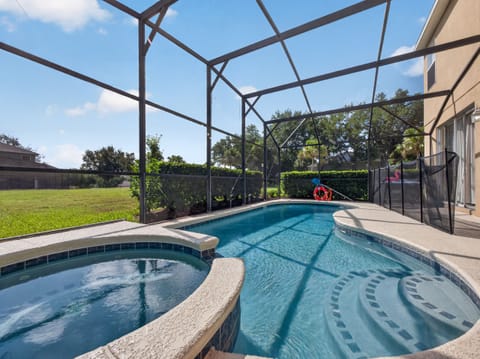 Luxurious Pool and Spa  (Pool/Spa Heat & Grill Rentals Available for Additional Fee)