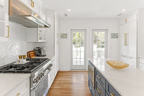 MULTIPLE CHEFS CAN COOK UP SOME GREAT MEALS AND MEMORIES HERE