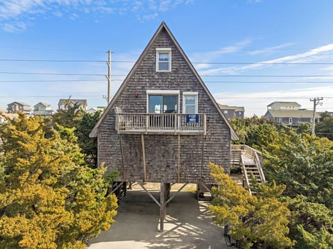 HIAV10: Golden Road Retreat | Front Exterior