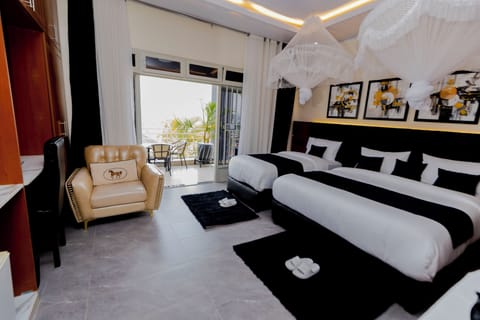 Family Double Room, 1 Bedroom, Accessible Bathtub | Desk, laptop workspace, iron/ironing board, WiFi (free)