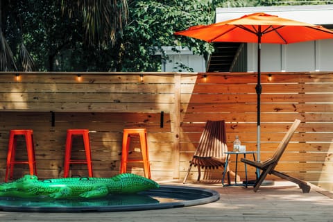 Relaxing cocktail pool- Bar area to enjoy and cool off from the Florida sun