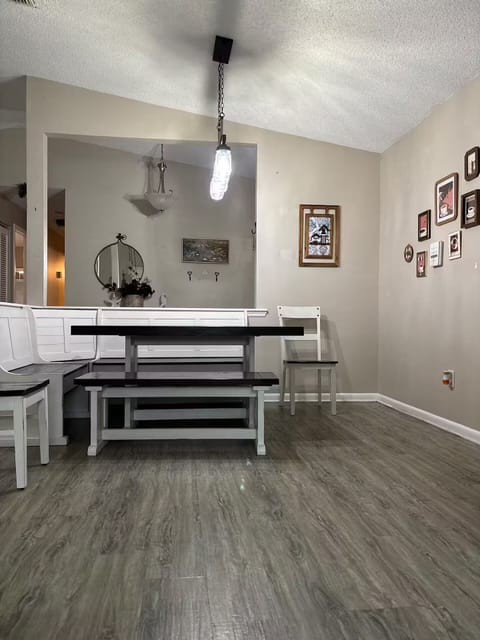 Casa Serena Billiard/BBQ Home in heart of Tampa House in Egypt Lake-Leto