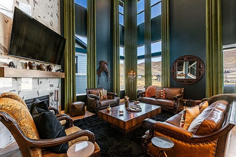 Deluxe Townhome, Mountain View | Living area