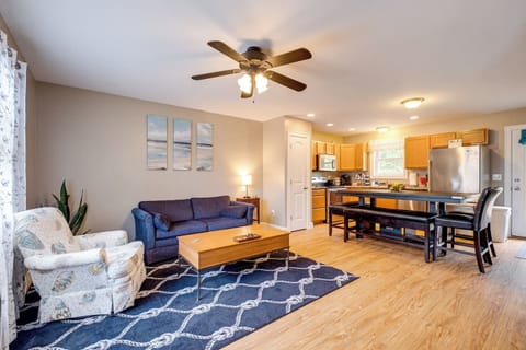 Living area/kitchen 