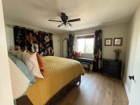 King size bed, luxury bedding, ceiling fan, fabulous sunrises.