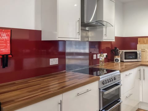 Kitchen | Shedfield Cottage, Drunmnadrochit