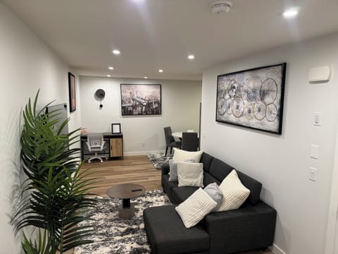 House, 1 Bedroom | Living room