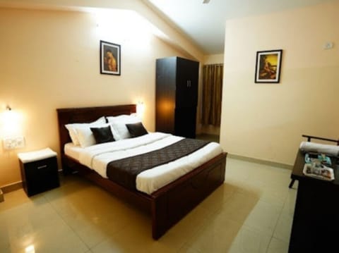 Deluxe Double Room | Desk, laptop workspace, free WiFi