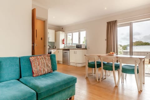 Summerleaze Garden Cottage 2 Spa