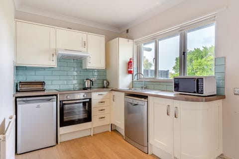 Summerleaze Garden Cottage 2 Spa