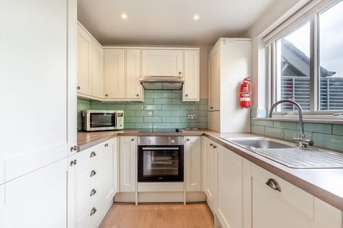 Summerleaze Garden Cottage 3 Spa