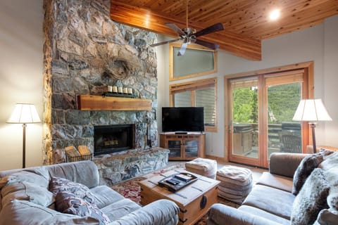 Condo, 4 Bedrooms | Living area
