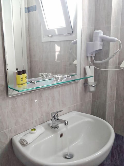 Comfort Suite, Sea View | Bathroom | Shower, hair dryer, slippers, towels