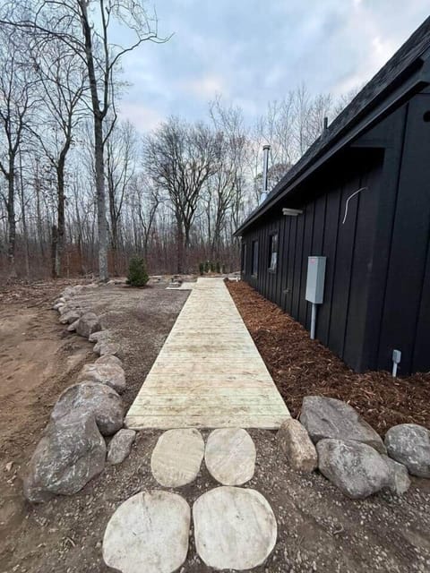 walk way from parking