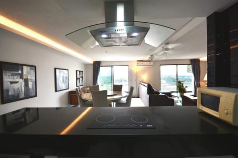 Apartment, 1 Bedroom, Smoking, Balcony | Living room