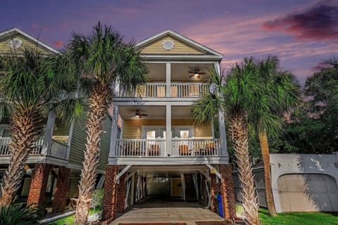 Coastal charm from the moment you arrive 🌴