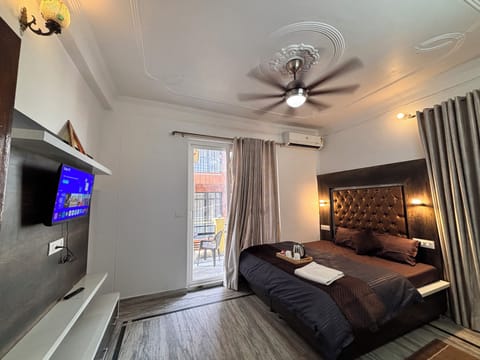 Deluxe Double Room, Balcony, Mountain View | Desk, laptop workspace, free WiFi
