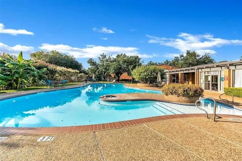 20% 3BD/3BA Condo Six Flags G. Prairie GP78B Apartment in Arlington