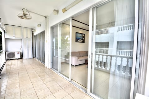 Apartment, 1 Bedroom, Smoking, Balcony | Living room
