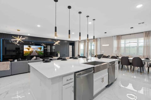 House | 15 bedrooms
