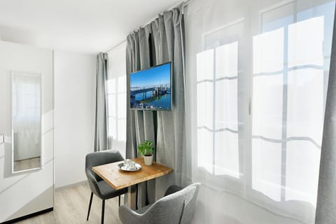 Comfort Double Room | Free WiFi, bed sheets