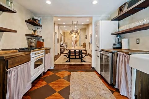kitchen area, second cottage