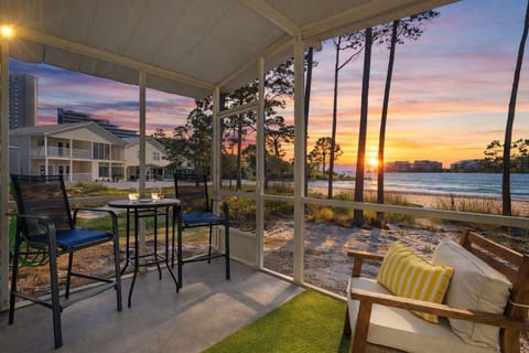 House, 1 King Bed with Sofa bed (Summer Lake 15- Shore to Please) | Outdoor dining