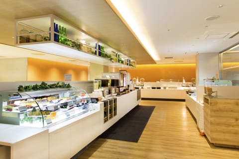 Daily buffet breakfast for a fee