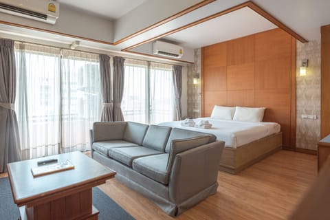 Honeymoon Room | City view