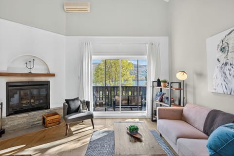 Comfort Condo, Mountain View | Living area