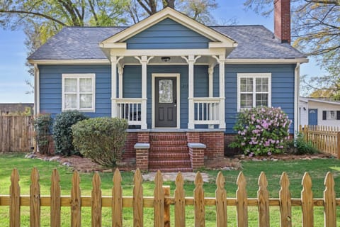 Stylish retreat minutes from historic Marietta Square