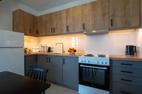 Suite, Balcony, Sea View | Private kitchen