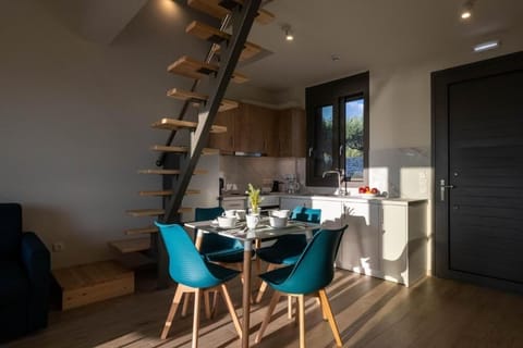 Suite, Balcony, Sea View | Dining