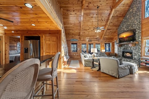 Johnny's Lakeside Hideaway - Private Dock | Hot Tub | Game Room Cabin in Blue Ridge Lake