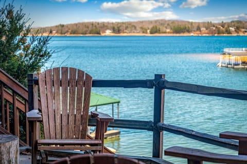 Johnny's Lakeside Hideaway - Private Dock | Hot Tub | Game Room Cabin in Blue Ridge Lake